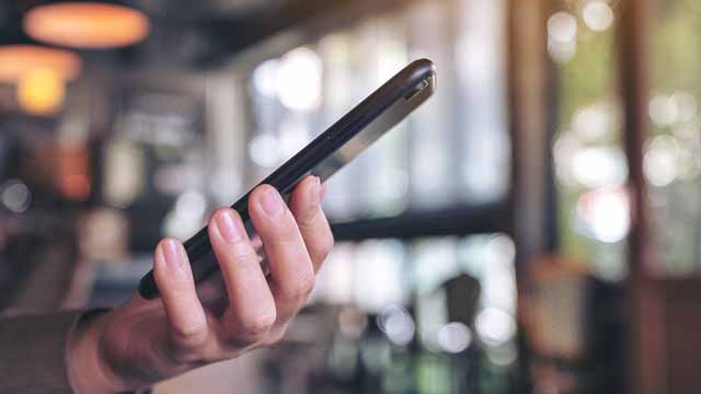 Cobranças indevidas na conta de celular? Saiba como se defender com o Código do Consumidor