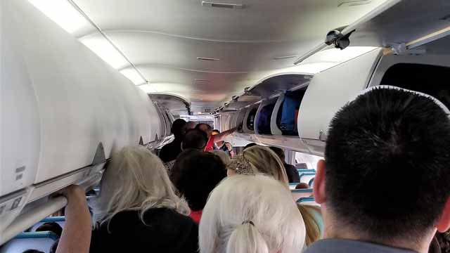 Overbooking: O que fazer quando a companhia aérea deixa você no aeroporto?