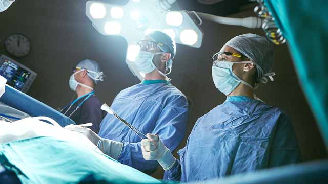 Plano de saúde negou cirurgia de emergência? Justiça age rápido e salva vidas